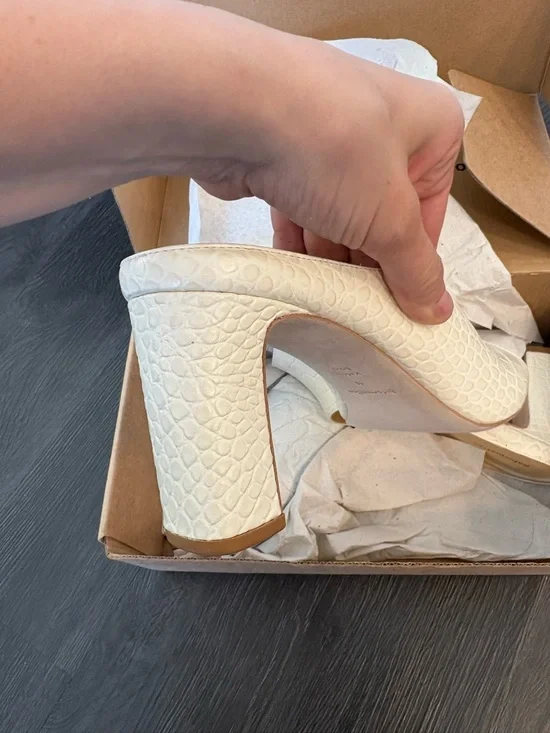 Reformation Leather Cream Croc-Embossed Block Heel Mules NEW Sz 11 - Picture 4 of 7